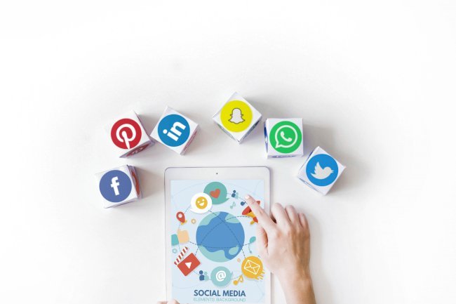 Introduce brand building through social media